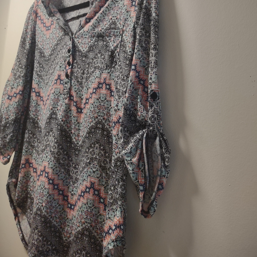 Women's Geometric Patterned Blouse - Picture 3 of 3